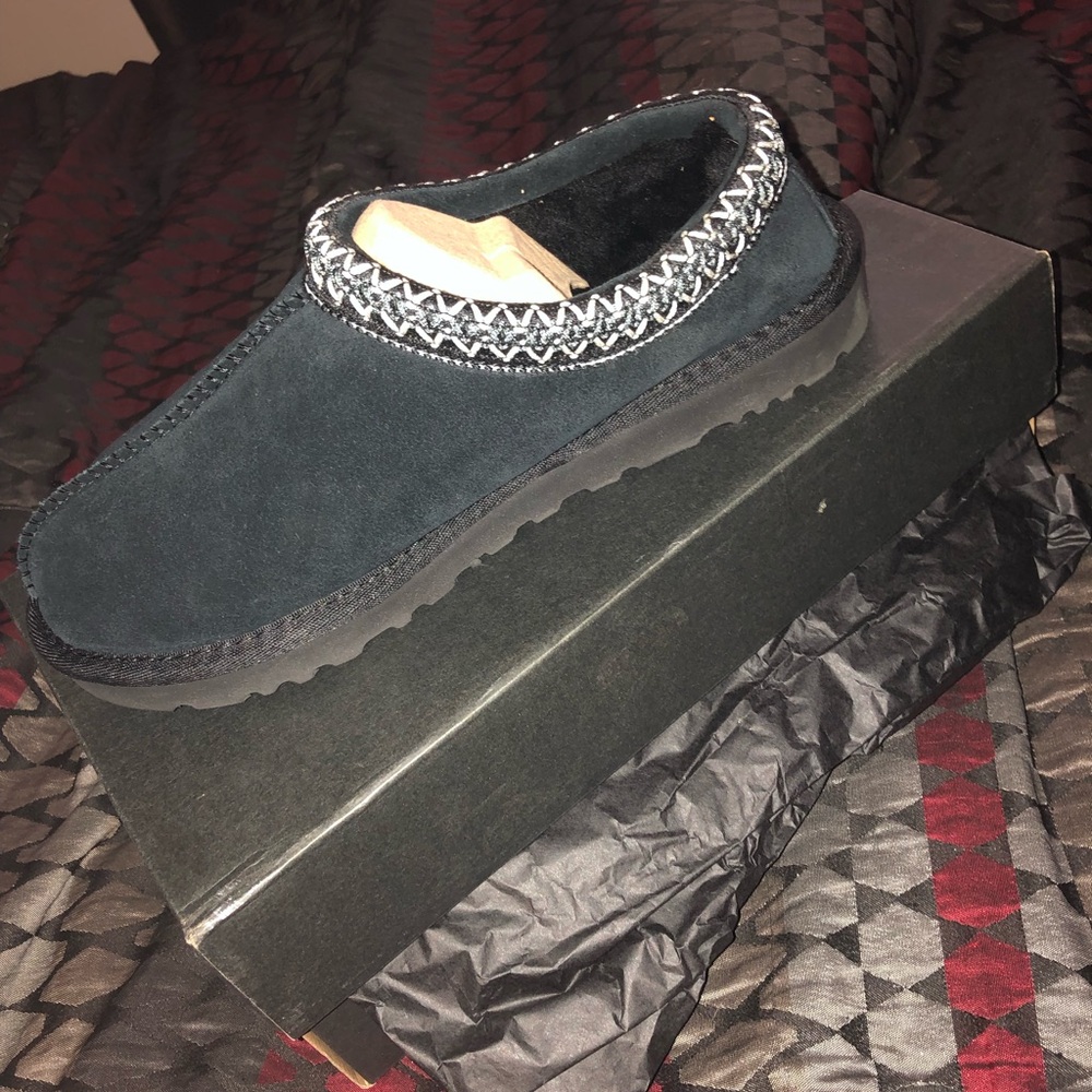 Men’s ugg slippers